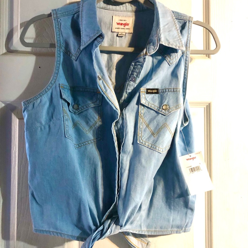 Wrangler Light Blue Denim Button-Up Snaps. Small New.